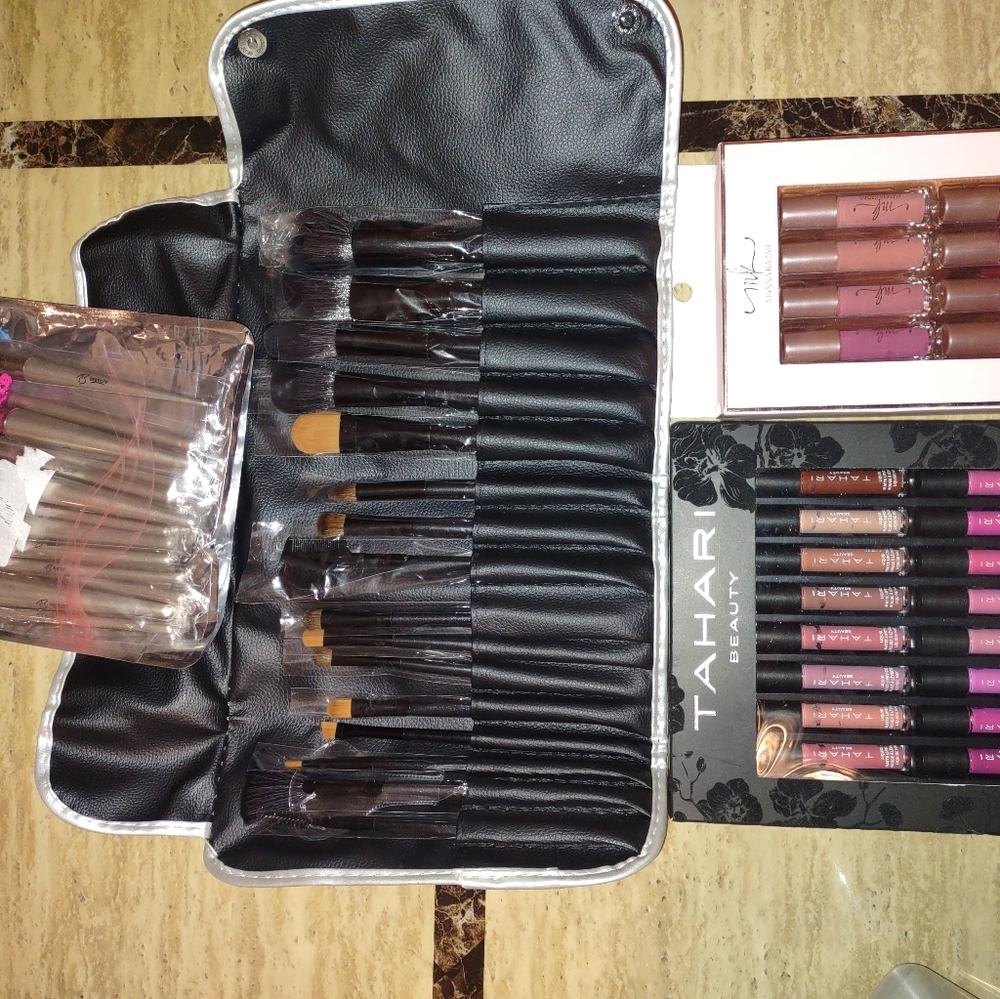 Makeup brushes